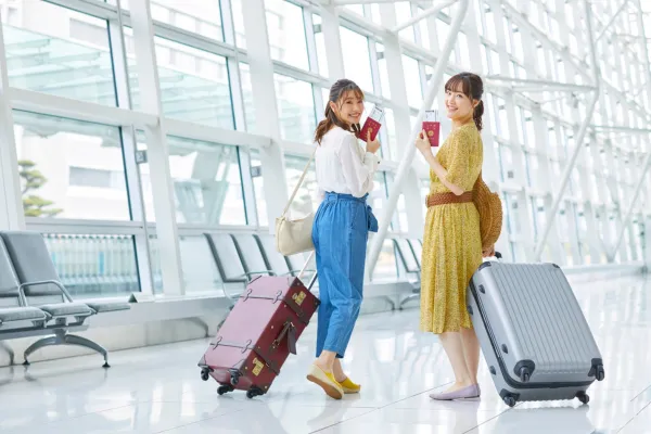 韓国から帰国する旅行者のイメージ